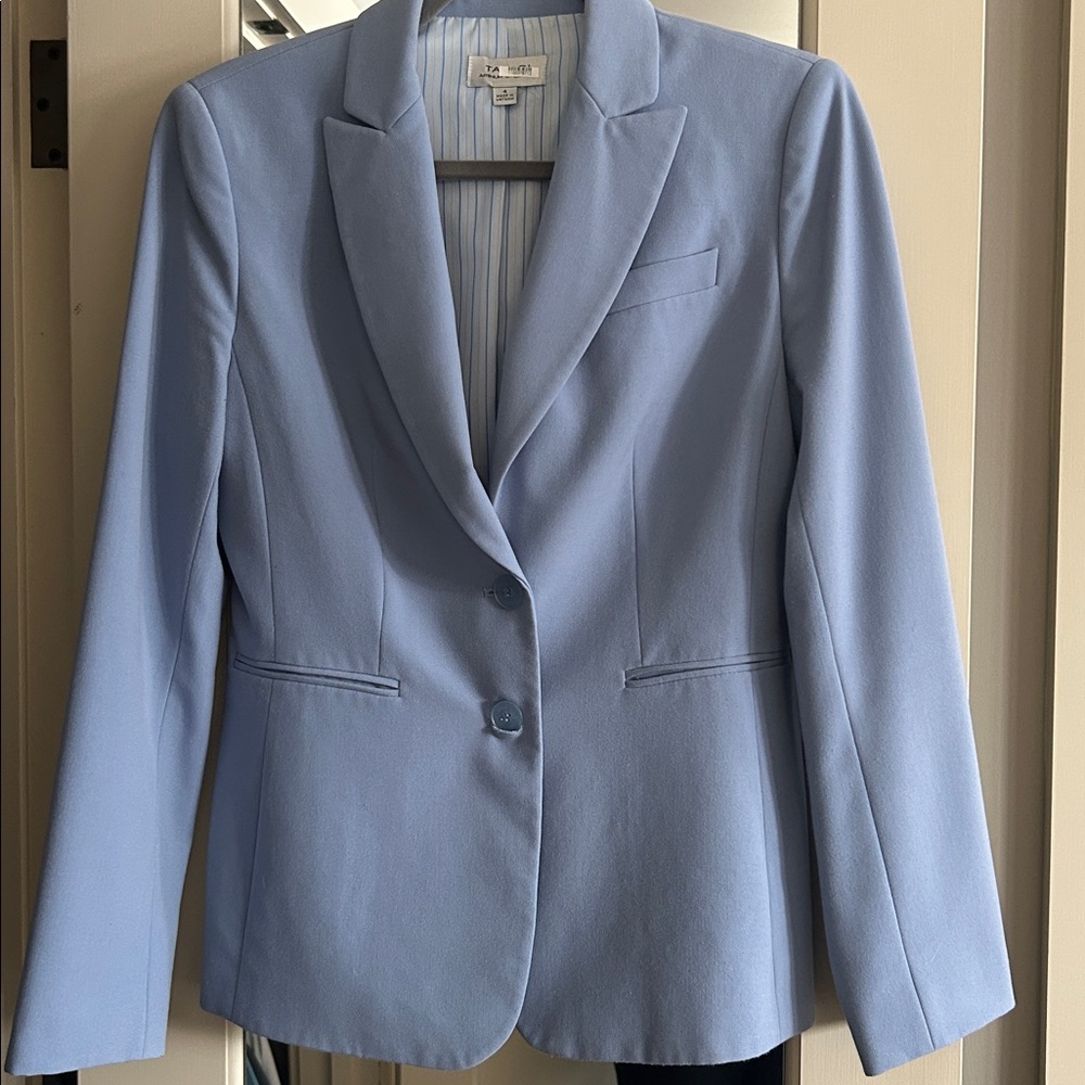 Tahari blazer - Picture 2 of 10